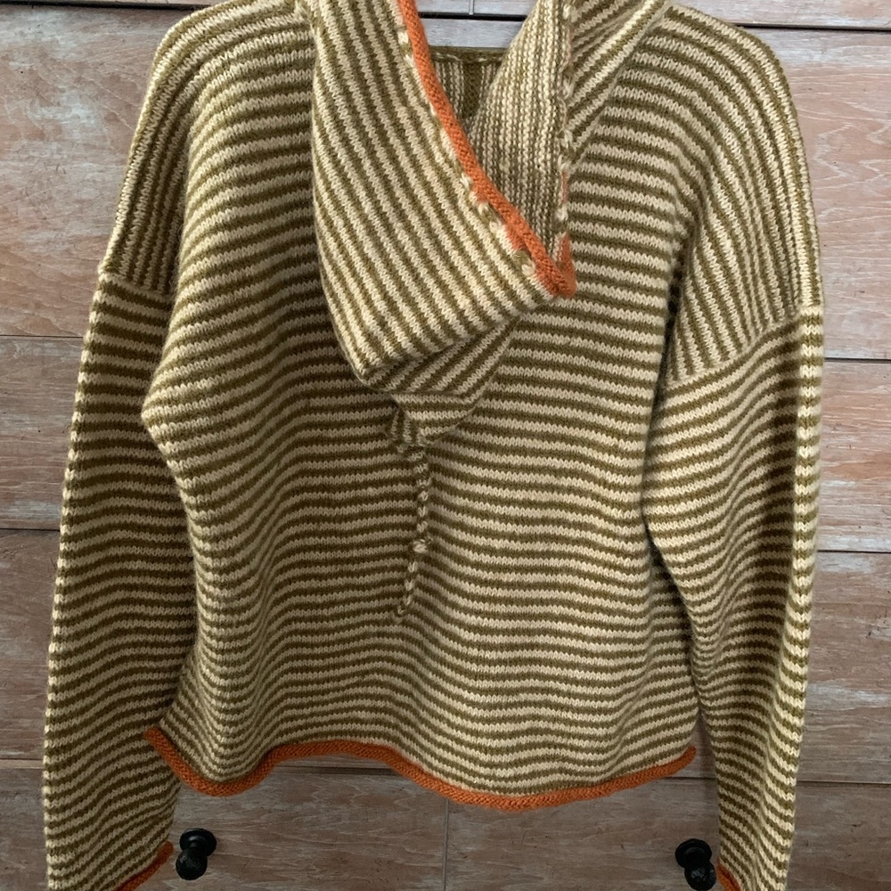 Tara Handknits pull over sweater with hood. - Picture 2 of 6